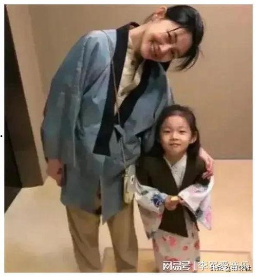 娱乐圈现场吃瓜的是谁,娱乐圈现场吃瓜达人揭秘! 第2张 娱乐圈现场吃瓜的是谁,娱乐圈现场吃瓜达人揭秘! 第2张