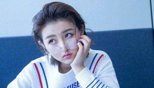 吃瓜娱乐张子枫完整版,从童星到话题女王，她的成长之路与争议瞬间