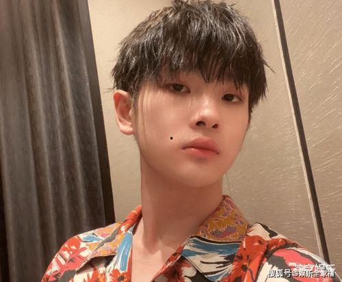 娱乐圈吃瓜宋亚轩微博,宋亚轩微博风波，真相与努力背后的偶像之路  第3张