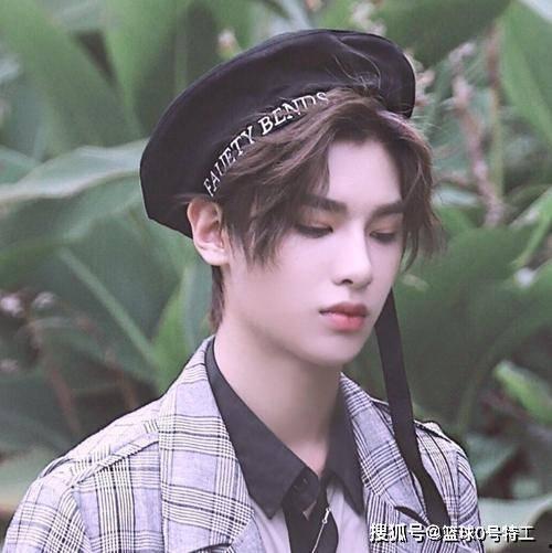娱乐圈吃瓜直播间黄明昊,娱乐圈吃瓜直播间的焦点人物