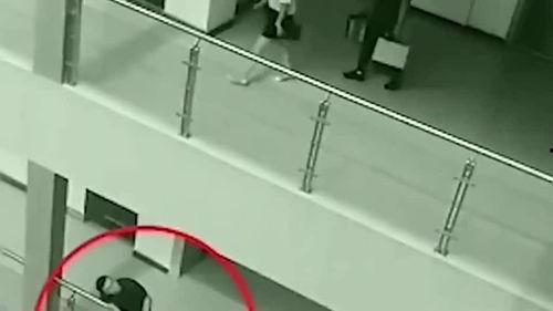 吃瓜娱乐中监控下的一幕,娱乐圈幕后真相曝光 第2张 吃瓜娱乐中监控下的一幕,娱乐圈幕后真相曝光 第2张