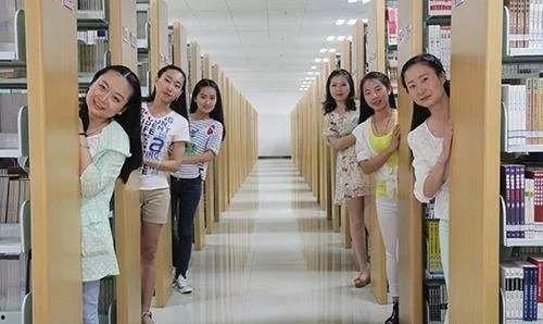 娱乐吃瓜酱刚毕业的大学生,娱乐吃瓜酱的毕业大学生活剪影 第2张 娱乐吃瓜酱刚毕业的大学生,娱乐吃瓜酱的毕业大学生活剪影 第2张