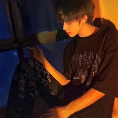 娱乐吃瓜头像男真人版,揭秘网络红人的真实面貌  第3张