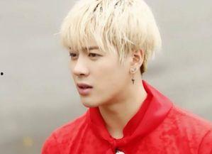 爱豆吃瓜娱乐酱黄明昊,爱豆吃瓜娱乐酱，揭秘娱乐圈幕后故事  第3张