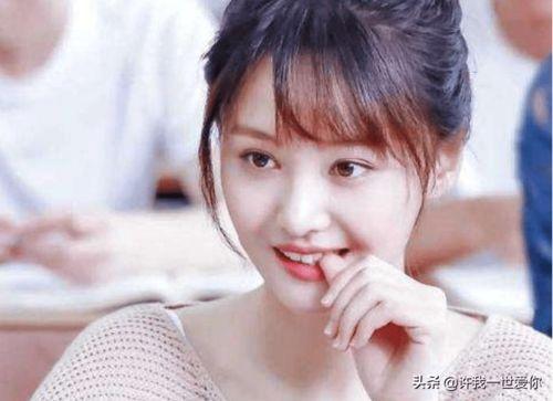 娱乐圈吃瓜小妹妹小说,瓜田里的甜蜜陷阱 第1张 娱乐圈吃瓜小妹妹小说,瓜田里的甜蜜陷阱 第1张